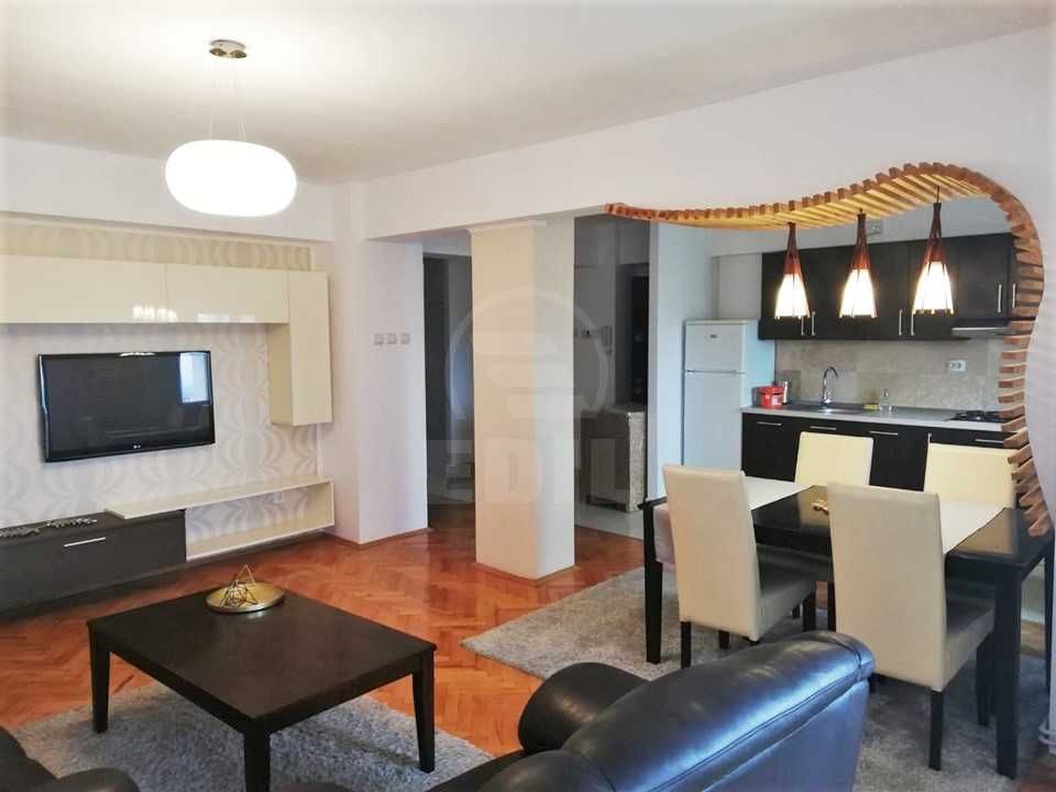 Louer Appartement 4 Chambres CENTRAL-7