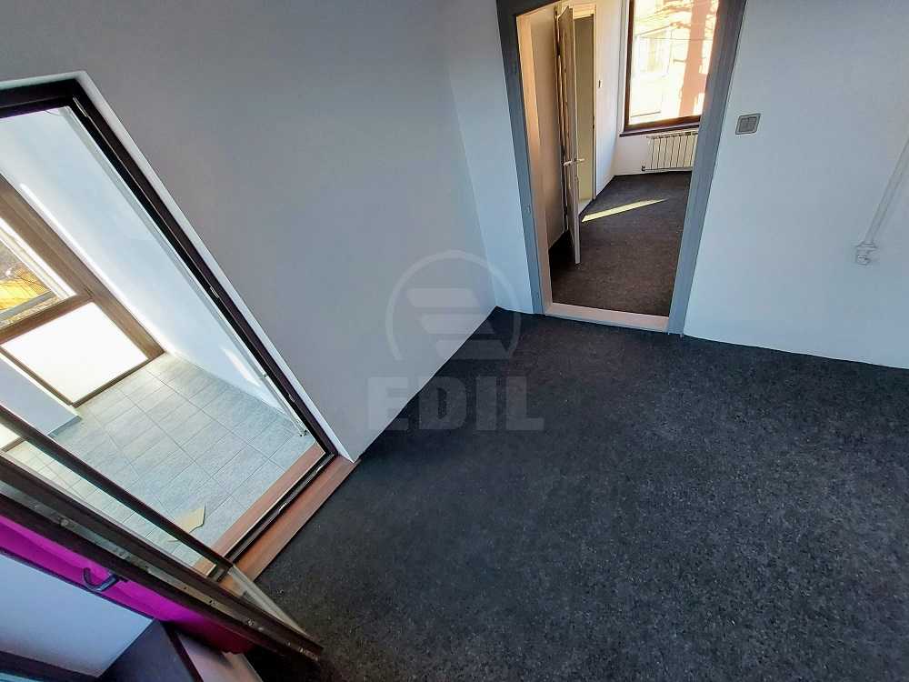 Rent Commercial space 3 Rooms CENTRAL-8