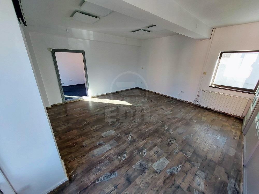 Rent Commercial space 3 Rooms CENTRAL