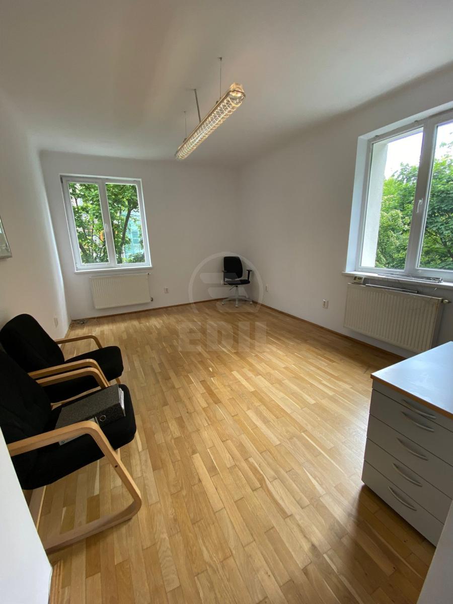 Inchiriere Spatiu comercial 3 incaperi CENTRAL