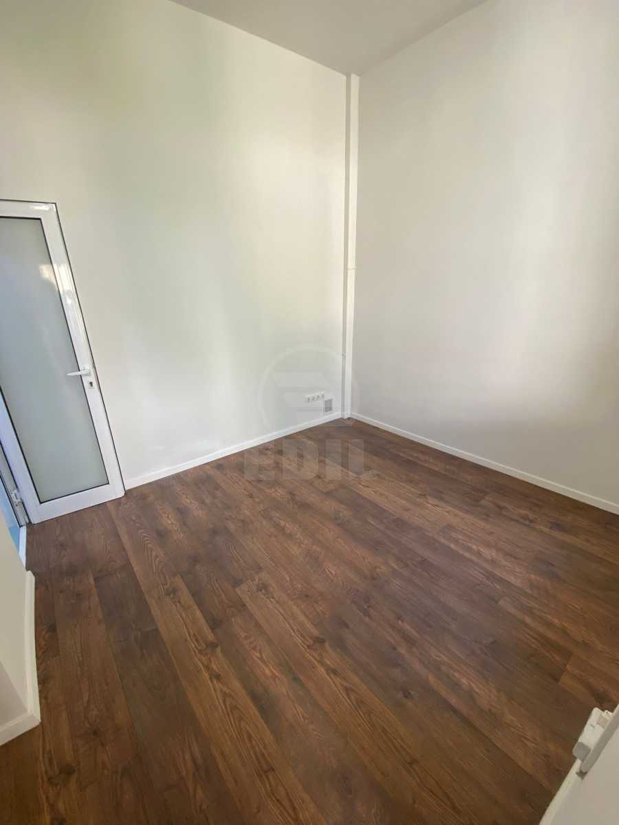 Rent Commercial space 1 Room CENTRAL