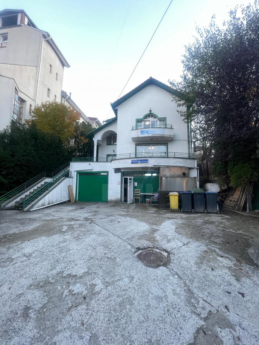 Rent House 13 Rooms ZORILOR