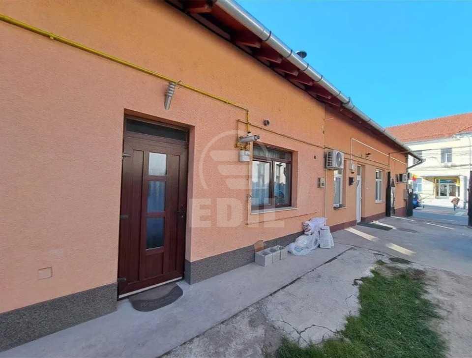 Rent Commercial space 6 Rooms CENTRAL